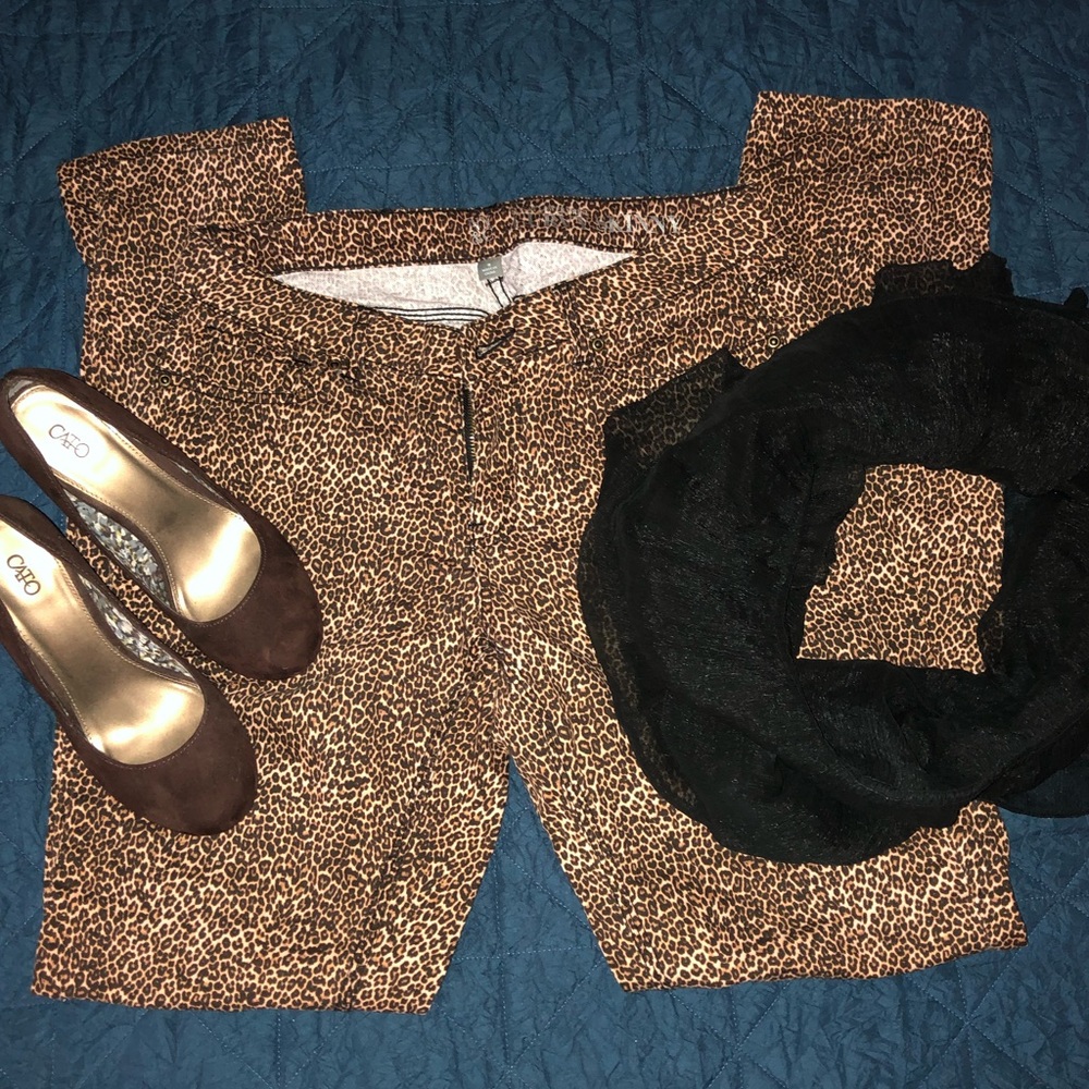 NY & CO : Cheetah Print Curvy Skinny Jeans -Size 8